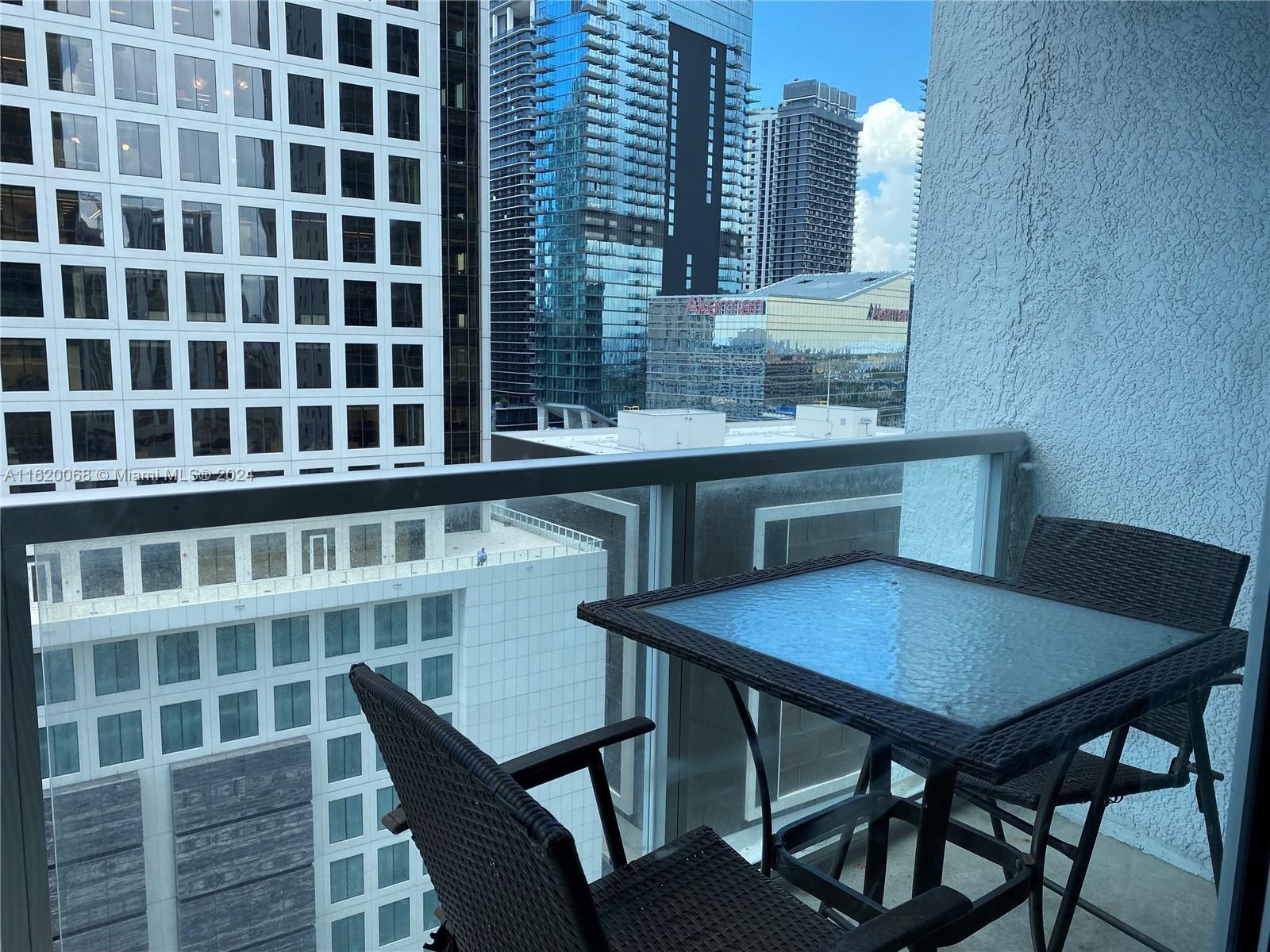 500 Brickell Ave # 1908