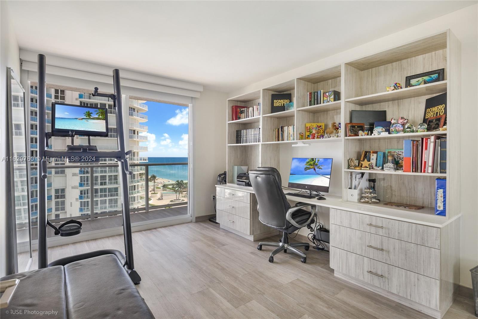 16445 Collins Ave # 925