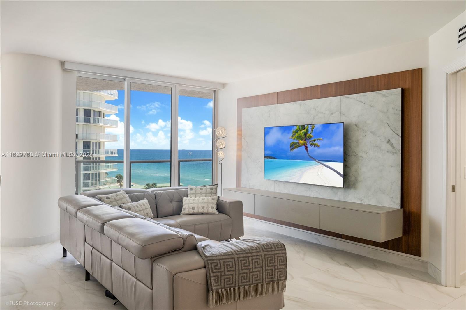 16445 Collins Ave # 925