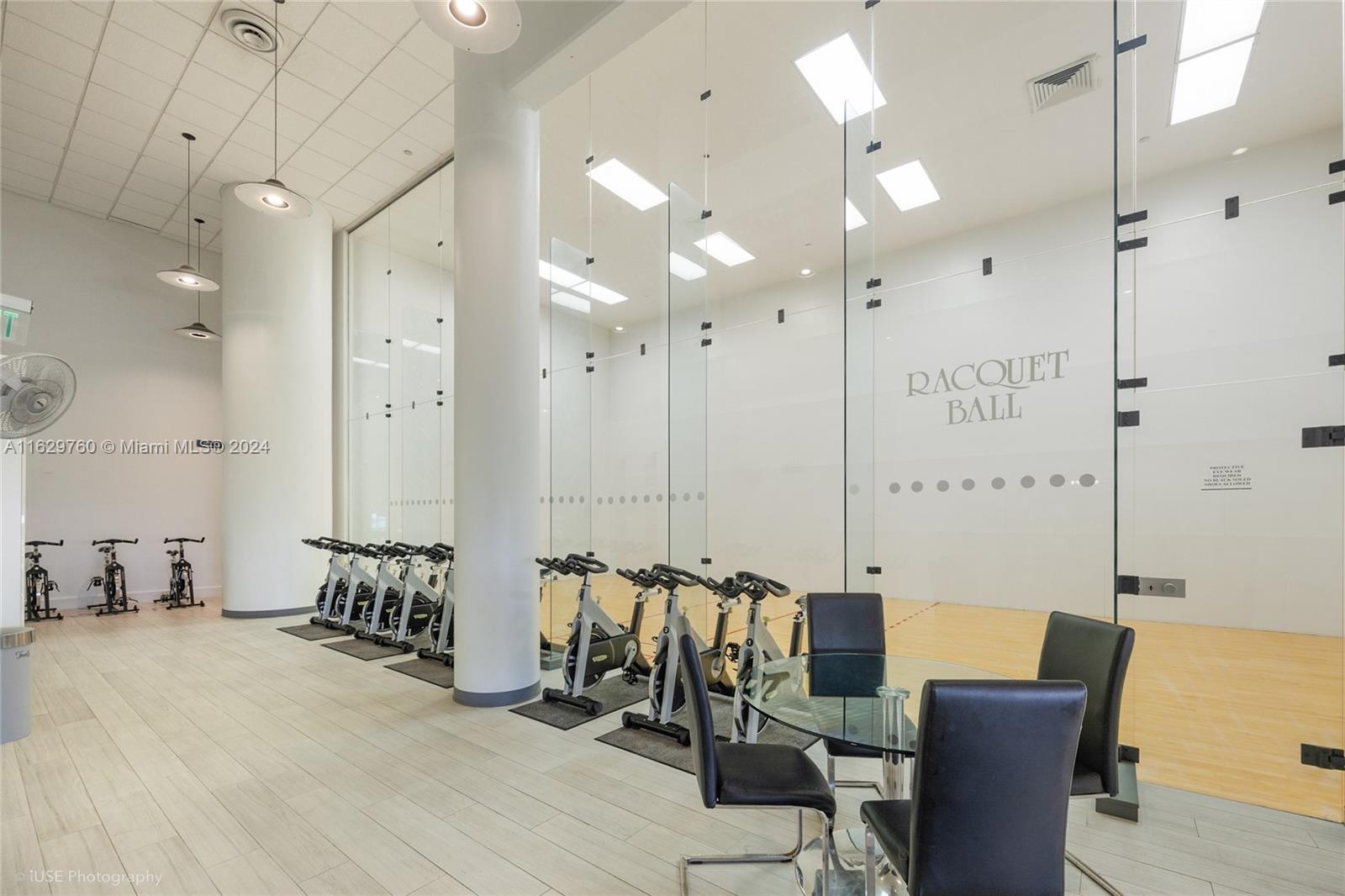 16445 Collins Ave # 925