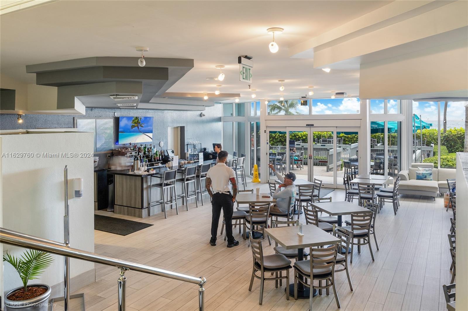 16445 Collins Ave # 925