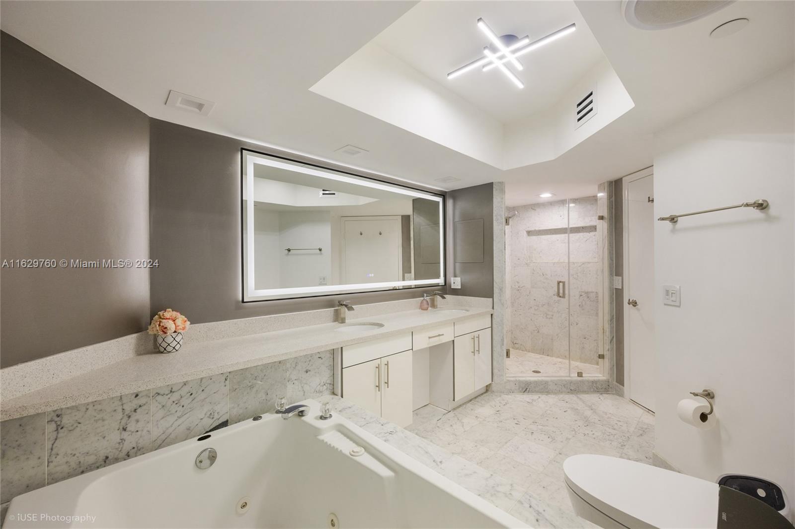 16445 Collins Ave # 925