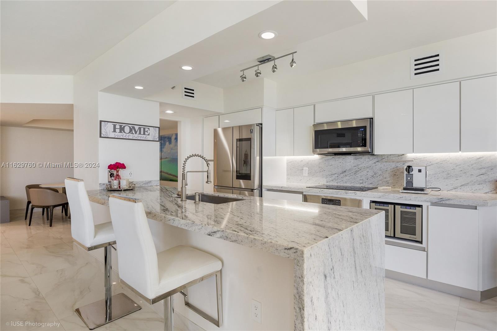 16445 Collins Ave # 925