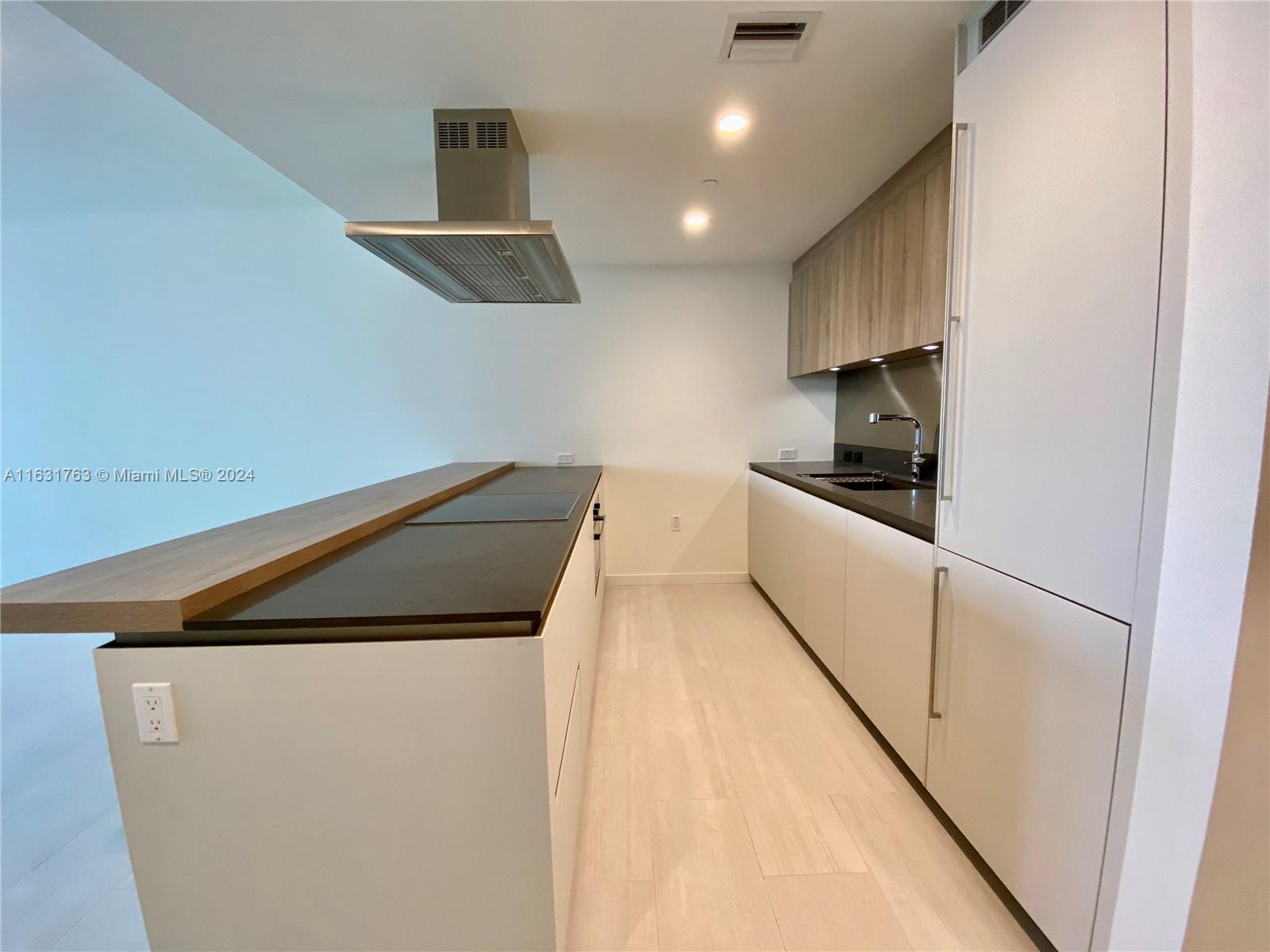 1000 Brickell Plz # 2008