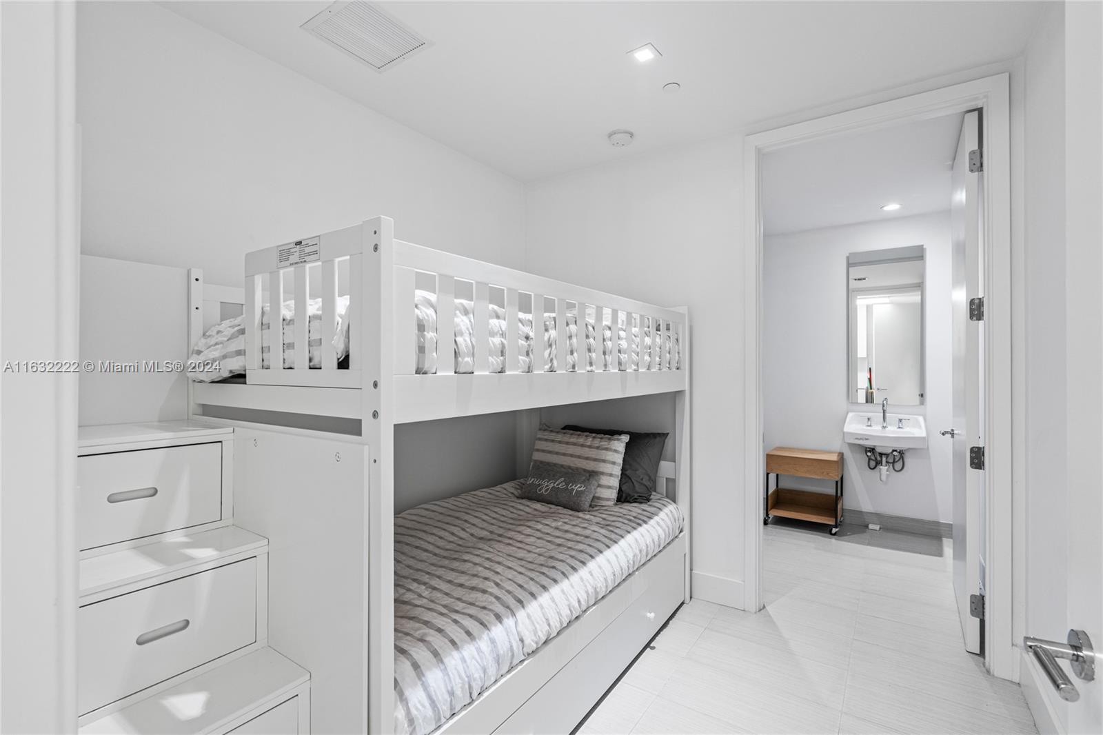 9349 Collins Ave # 605