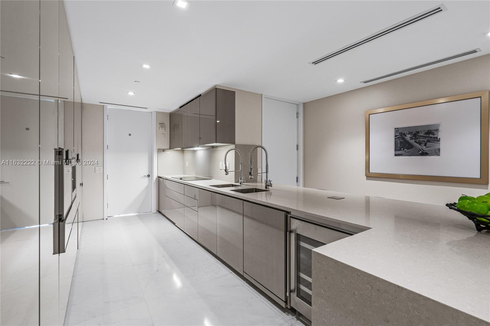 9349 Collins Ave # 605