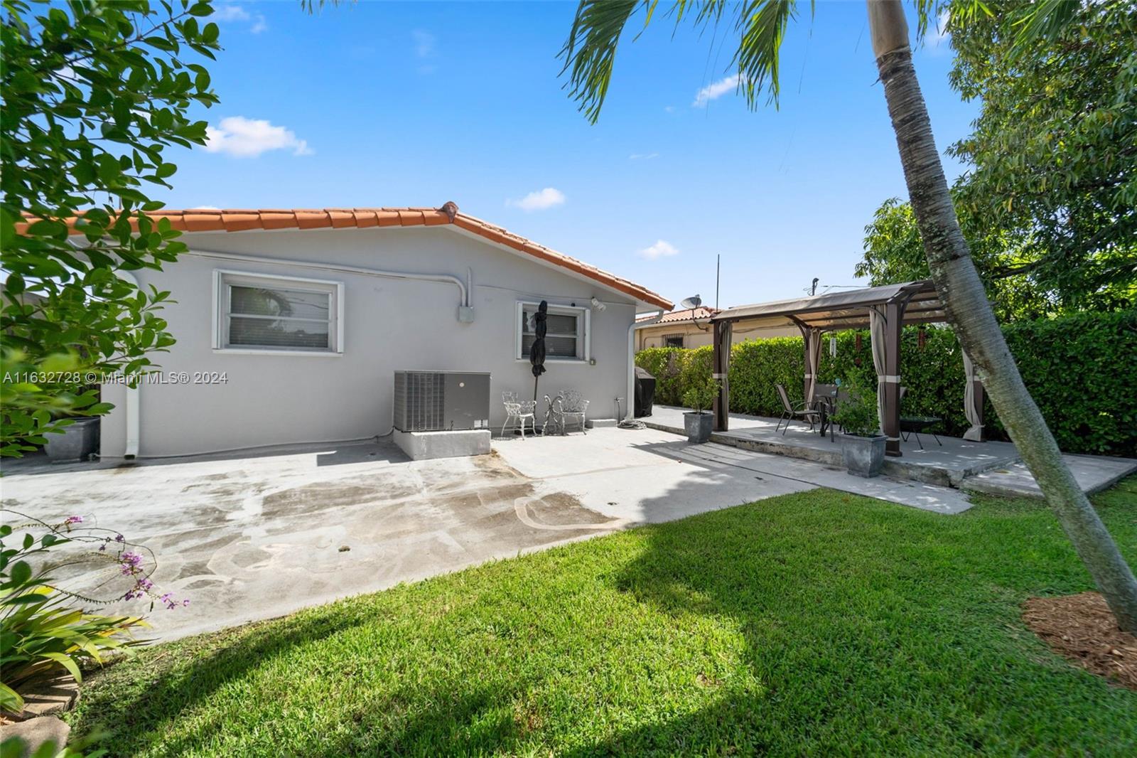 7640 NW 4th St