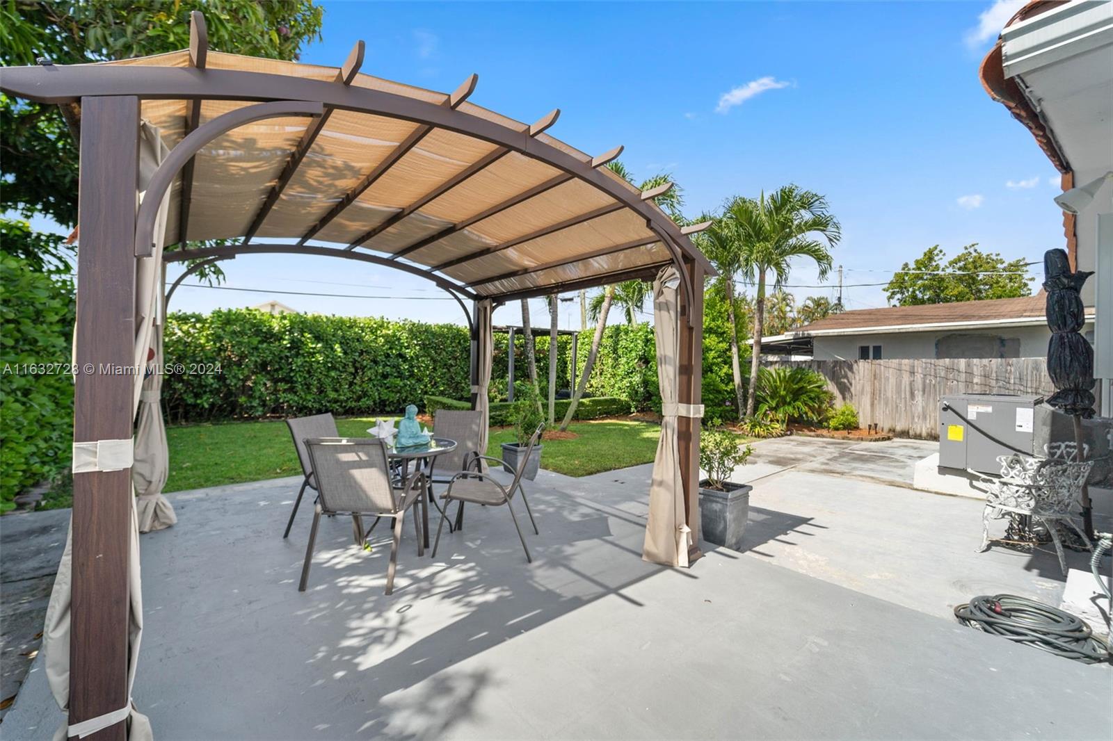 7640 NW 4th St