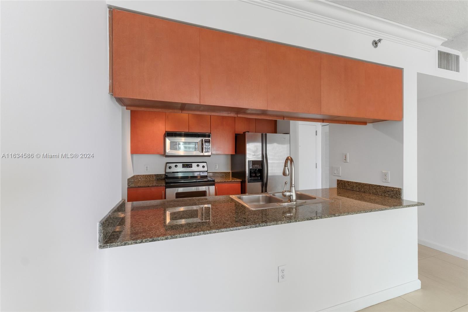 1200 Brickell Bay Dr # 3805