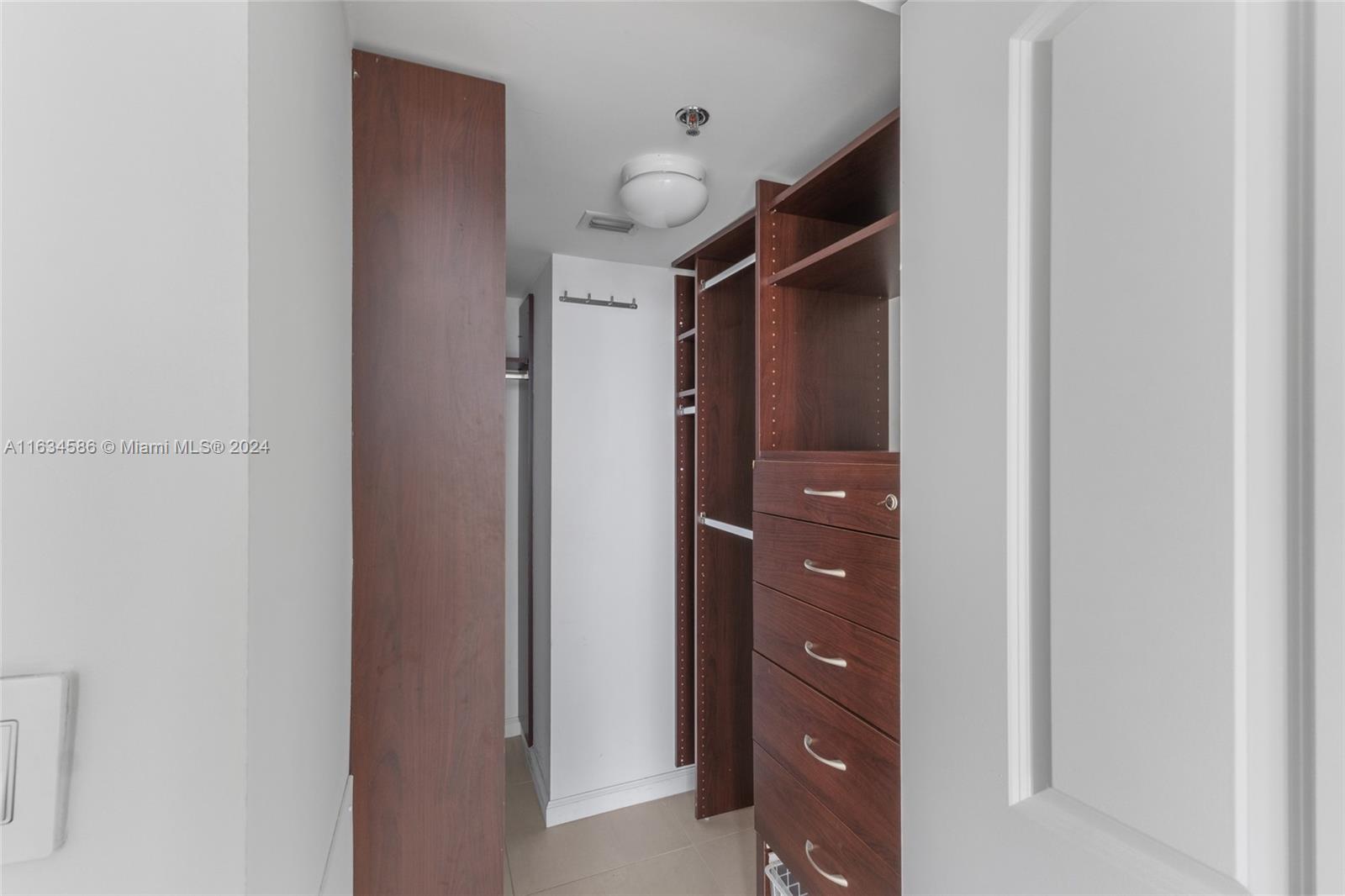 1200 Brickell Bay Dr # 3805