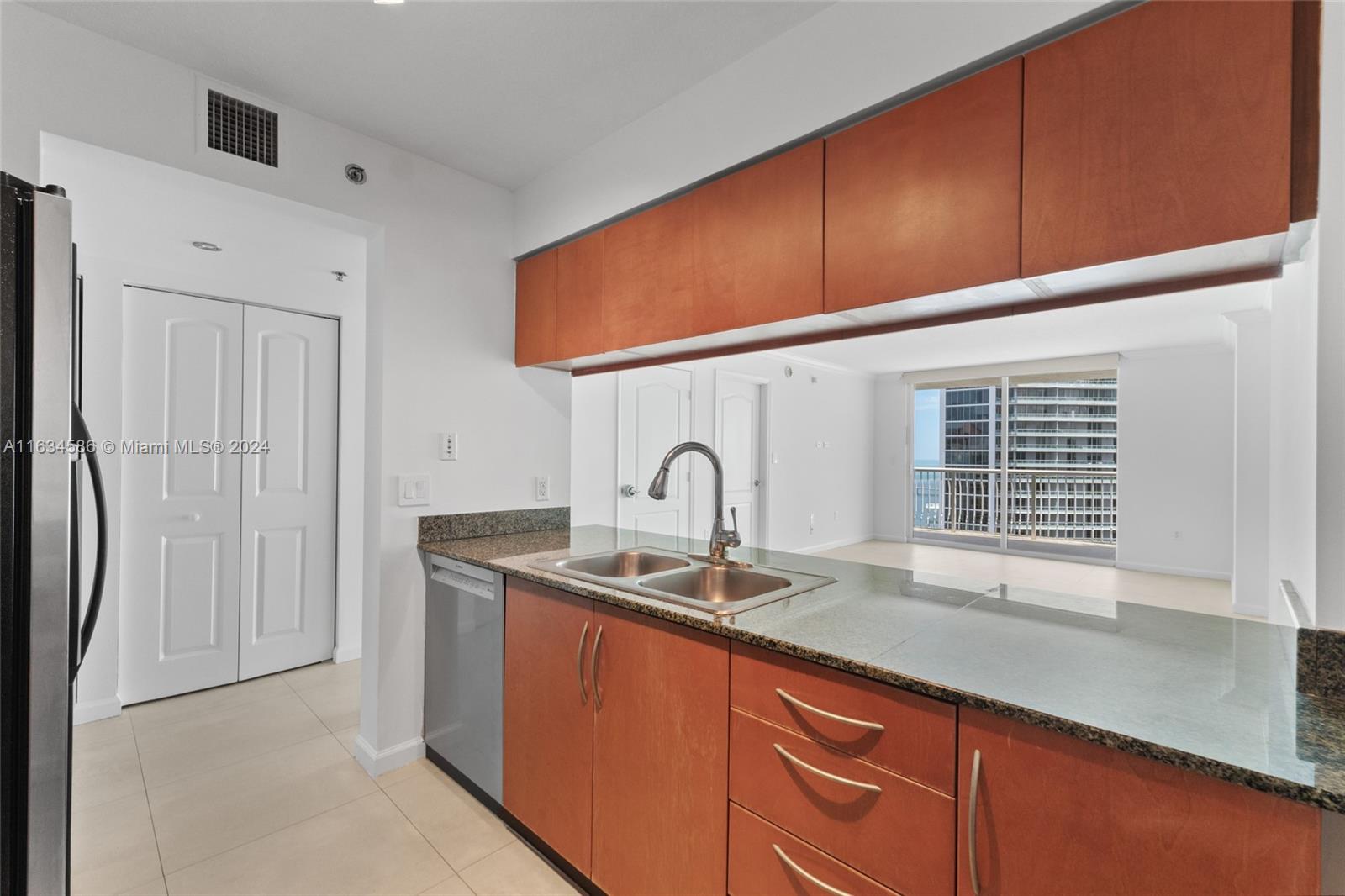 1200 Brickell Bay Dr # 3805