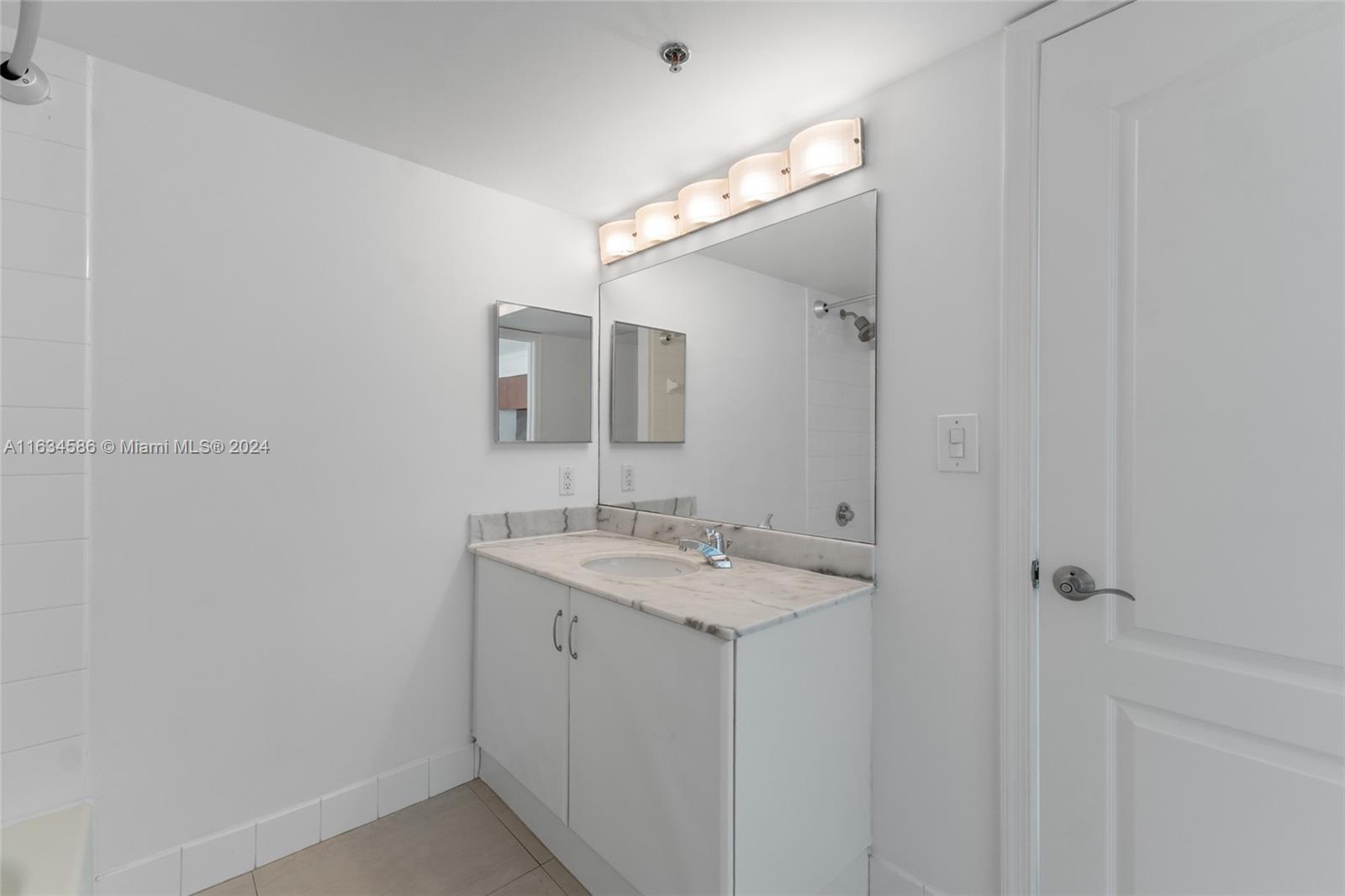 1200 Brickell Bay Dr # 3805