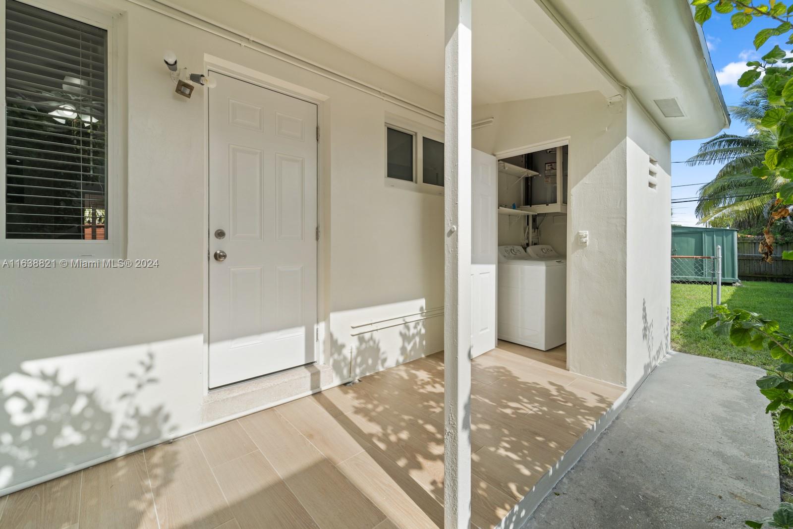 5172 NW 5th St Unit: Rear Unit