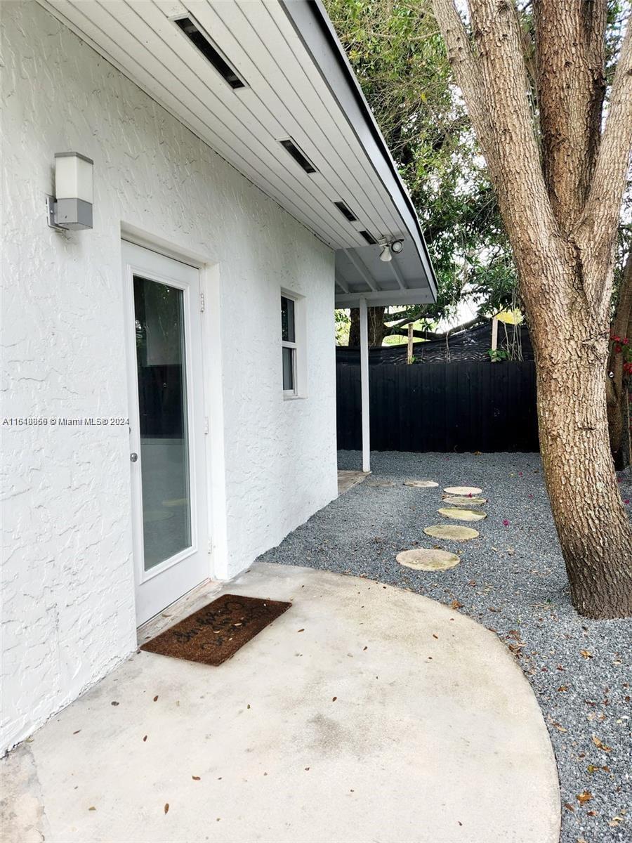 261 NW 50th St # R