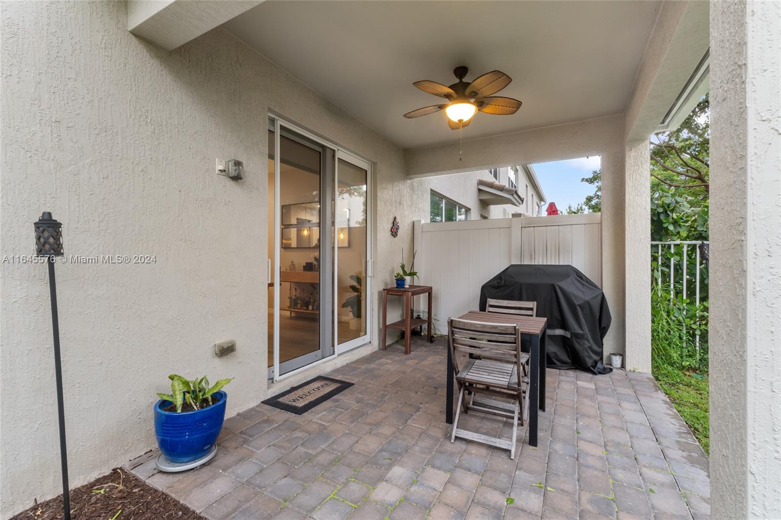 931 Banyan Dr