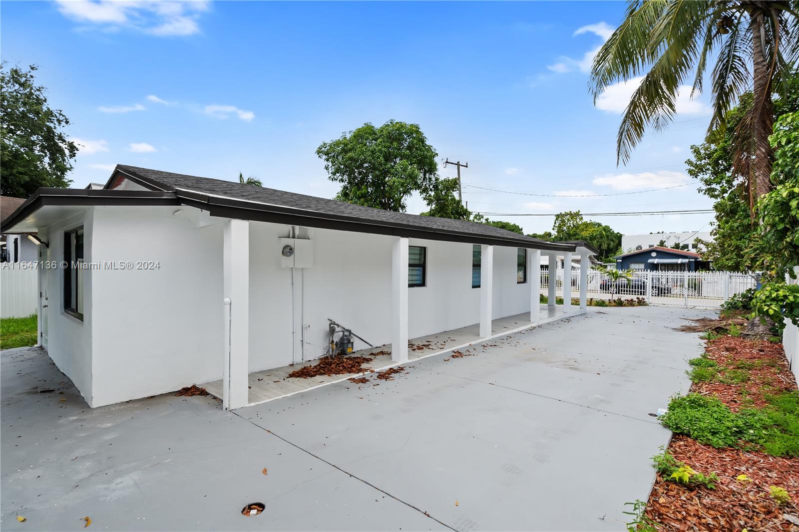 3427 NW 9th Ave