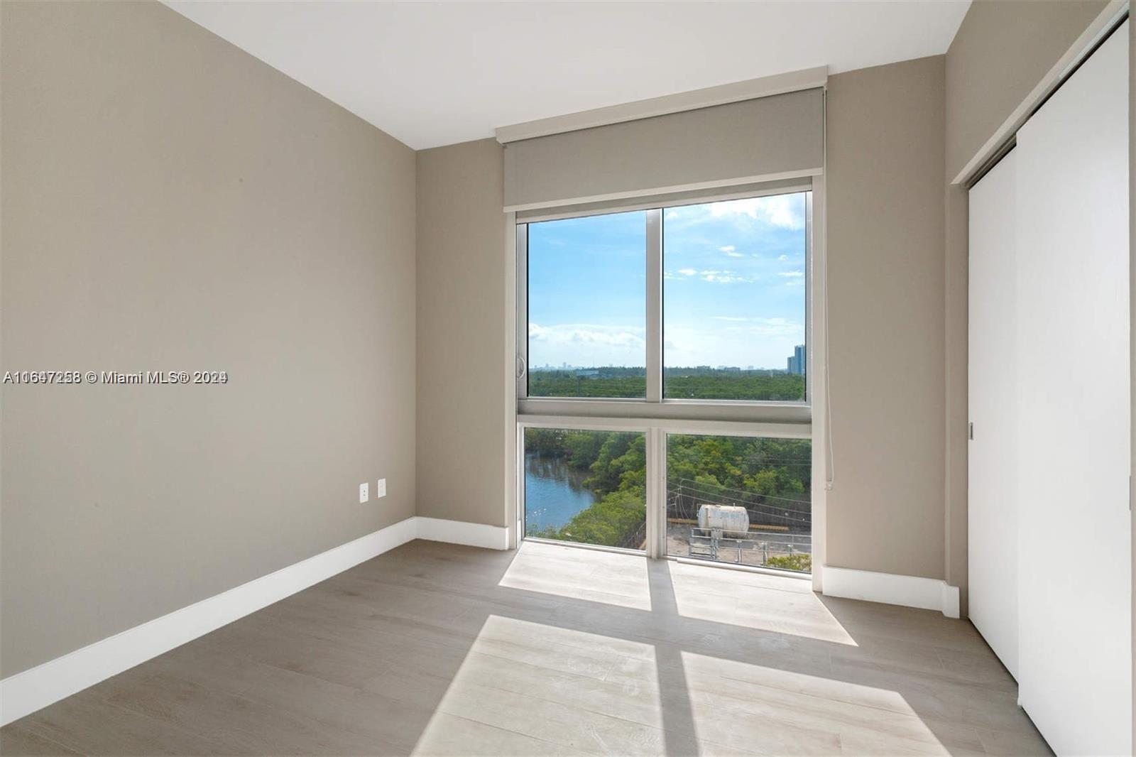 16385 Biscayne Blvd # 921