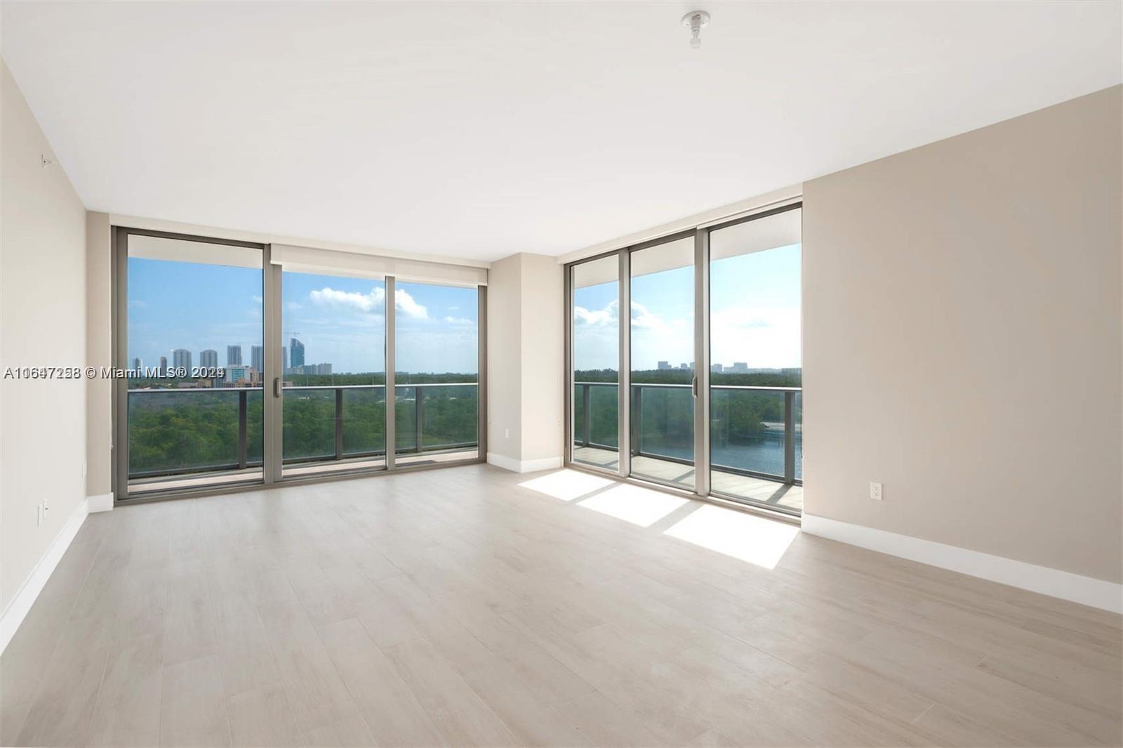 16385 Biscayne Blvd # 921