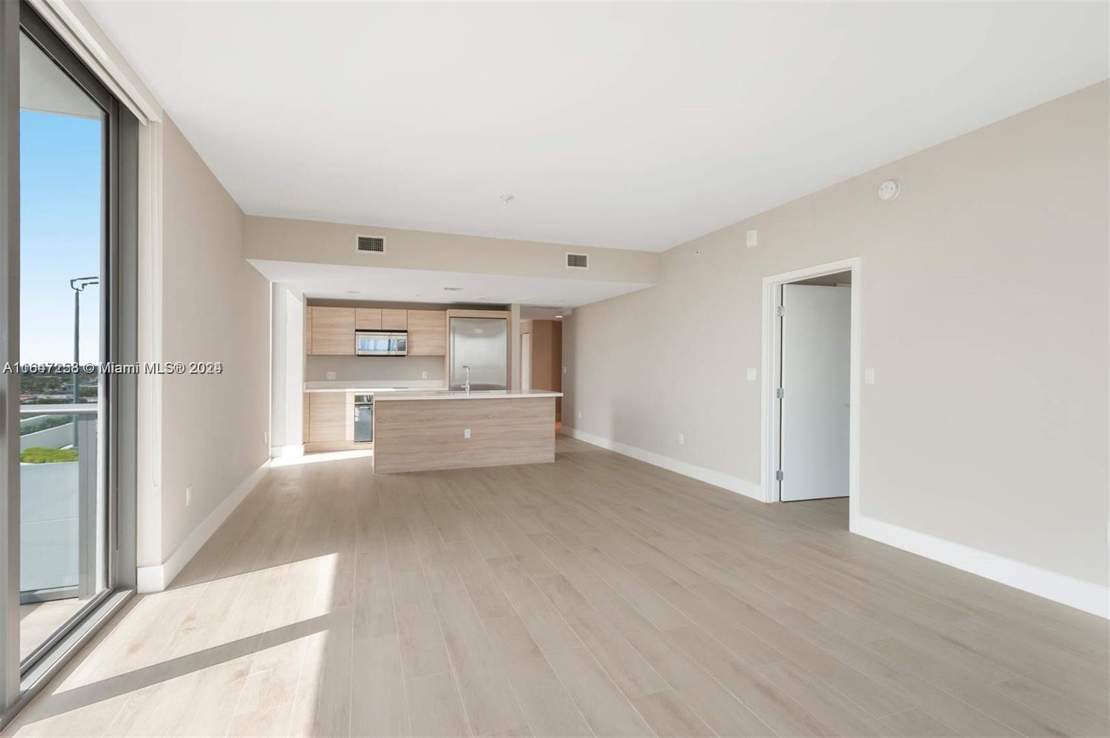 16385 Biscayne Blvd # 921