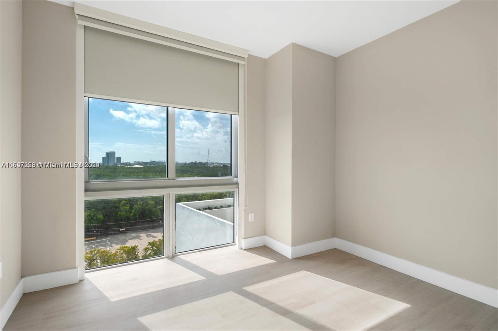 16385 Biscayne Blvd # 921