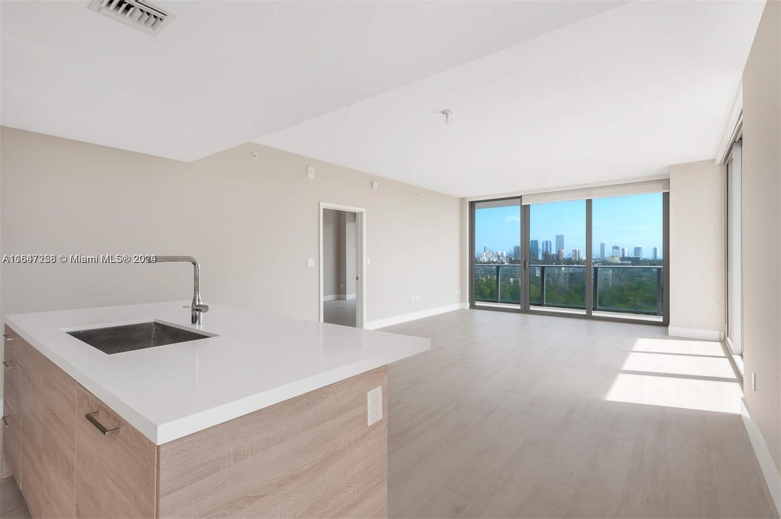 16385 Biscayne Blvd # 921