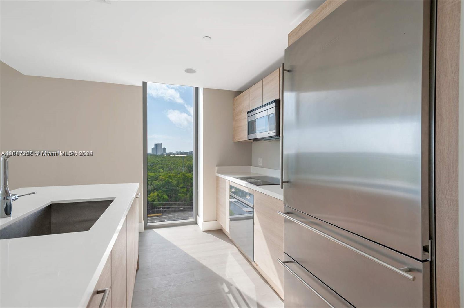 16385 Biscayne Blvd # 921