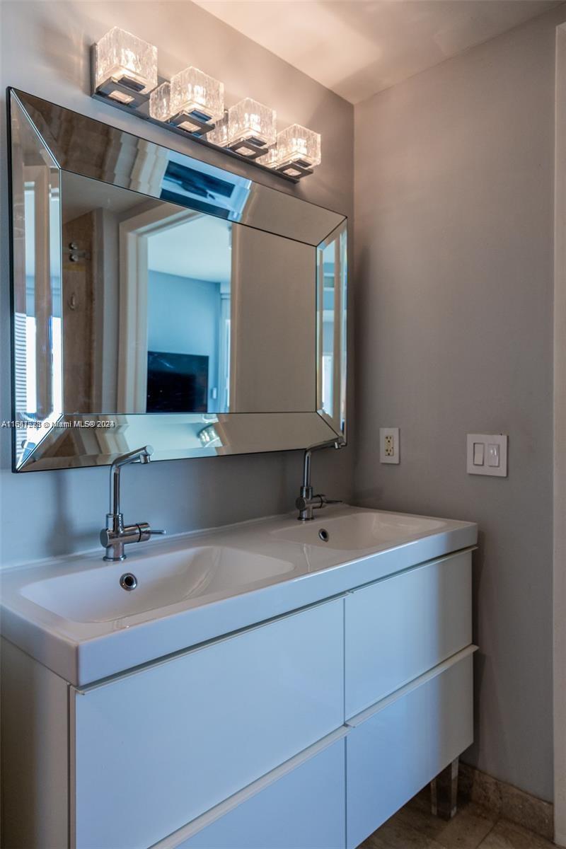 350 S Miami Ave Unit: 2505