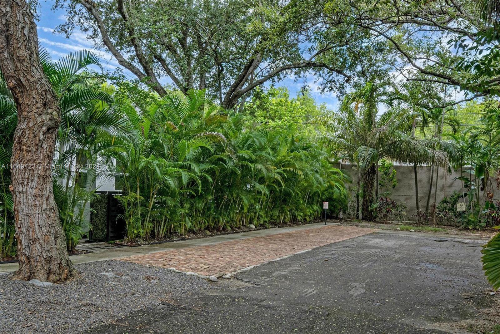2598 Taluga Dr