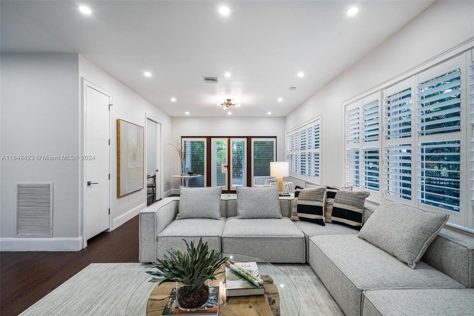 2598 Taluga Dr