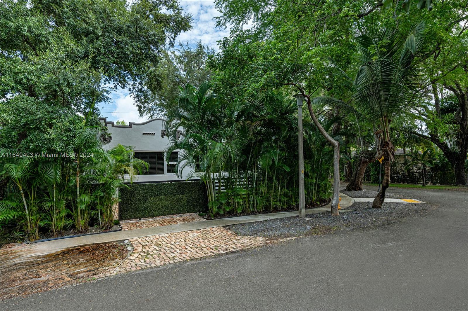 2598 Taluga Dr