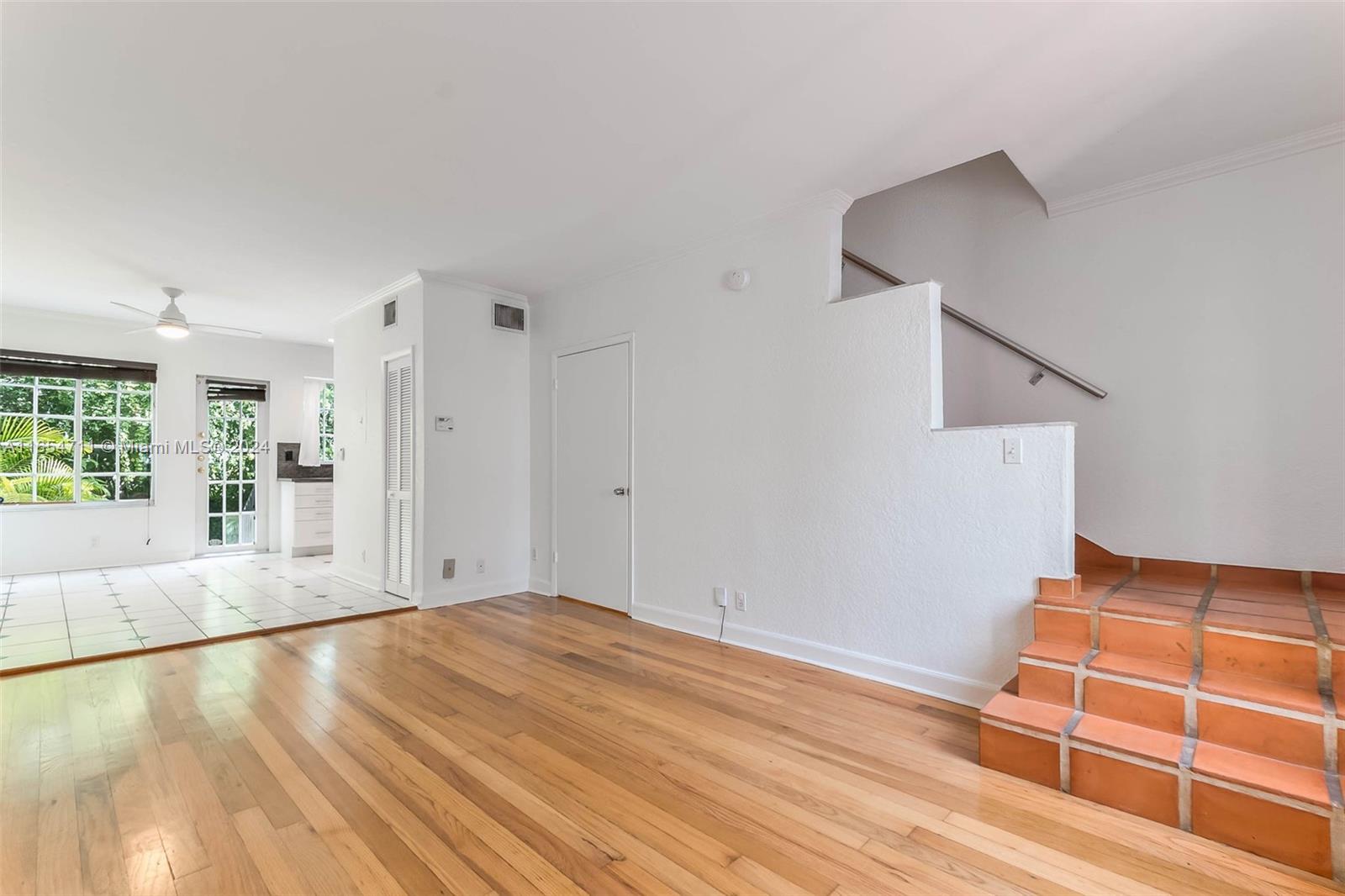 21 Madeira Ave # 18