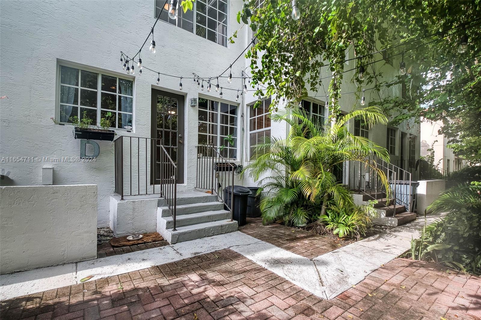 21 Madeira Ave # 18