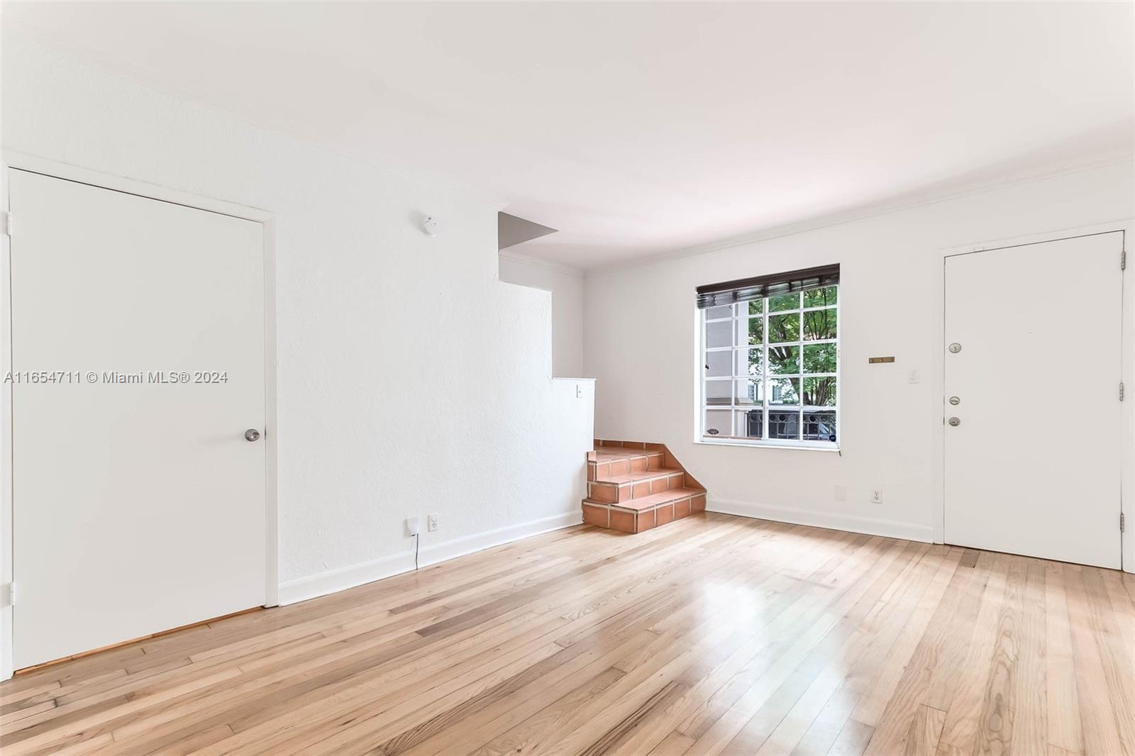 21 Madeira Ave # 18