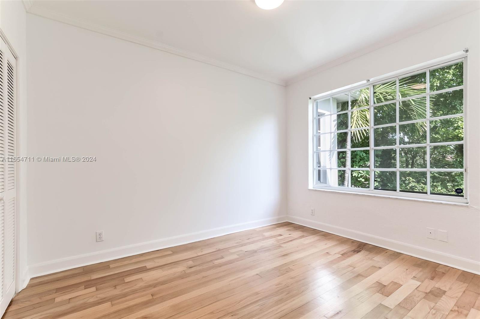 21 Madeira Ave # 18