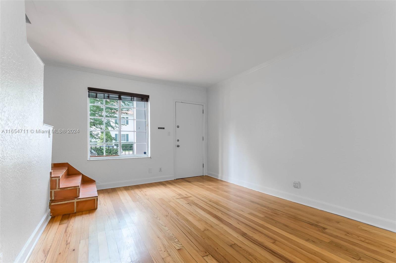 21 Madeira Ave # 18