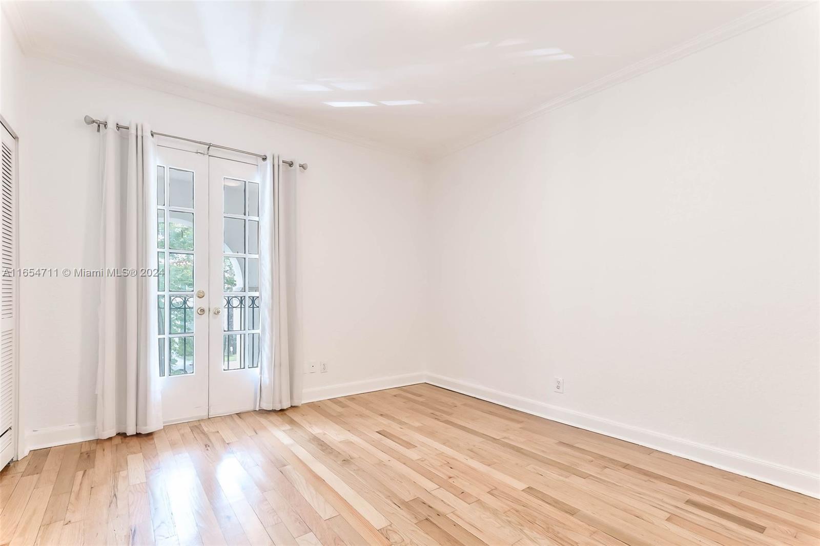 21 Madeira Ave # 18