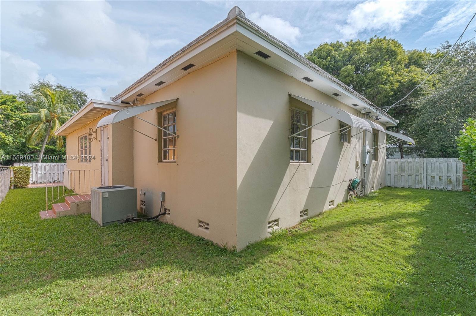 1450 SW 14th Ave