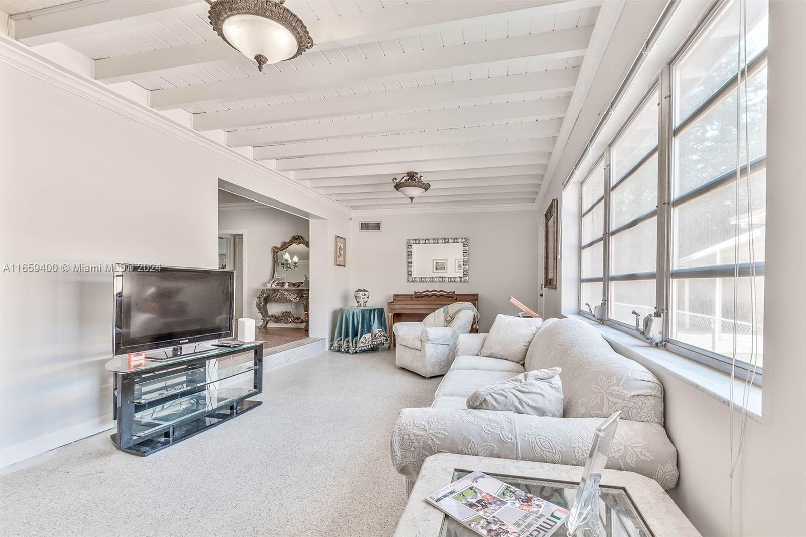 1450 SW 14th Ave