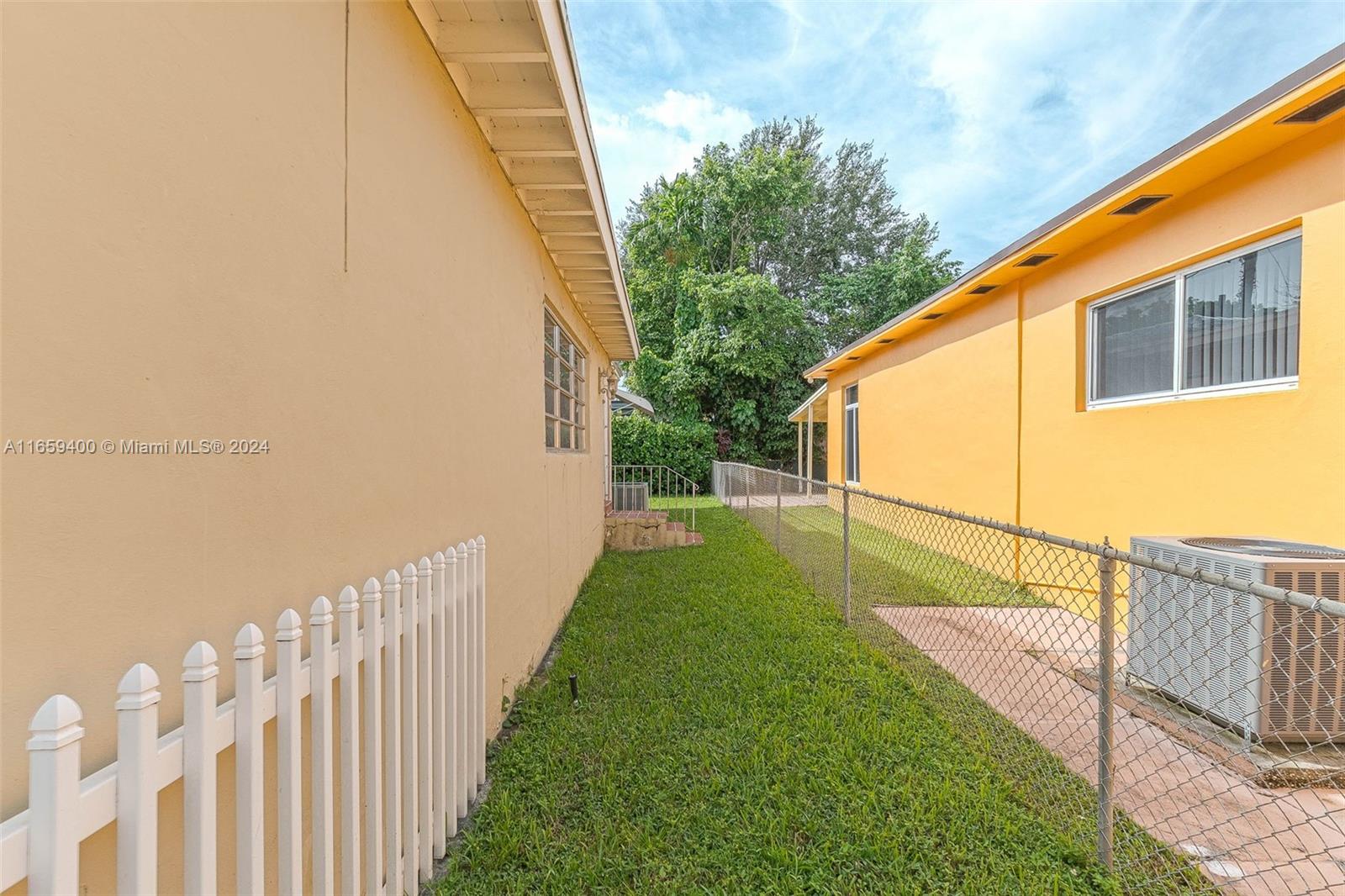 1450 SW 14th Ave