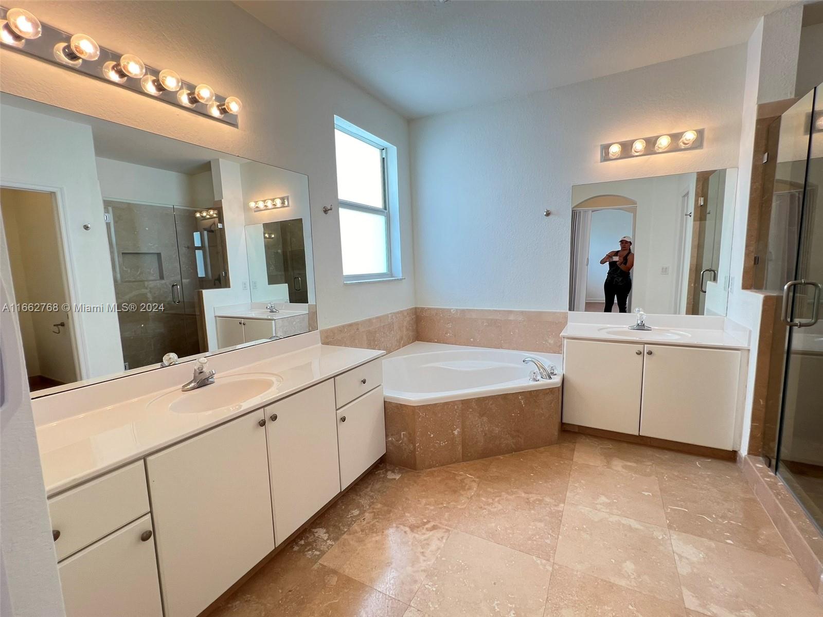 7655 NW 113th Path