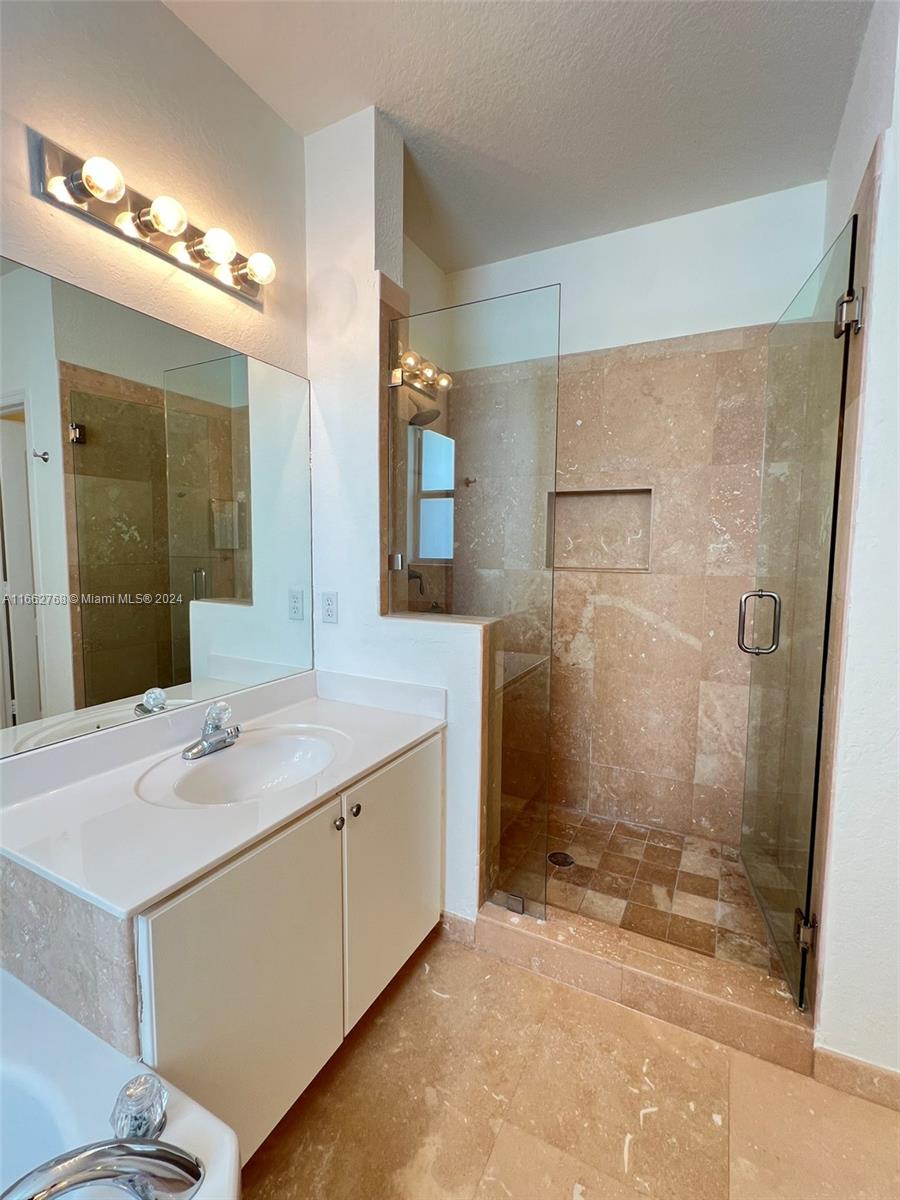 7655 NW 113th Path