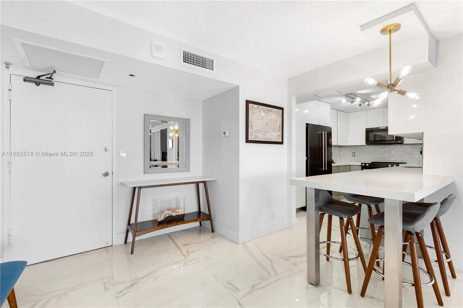 6039 Collins Ave # 1527