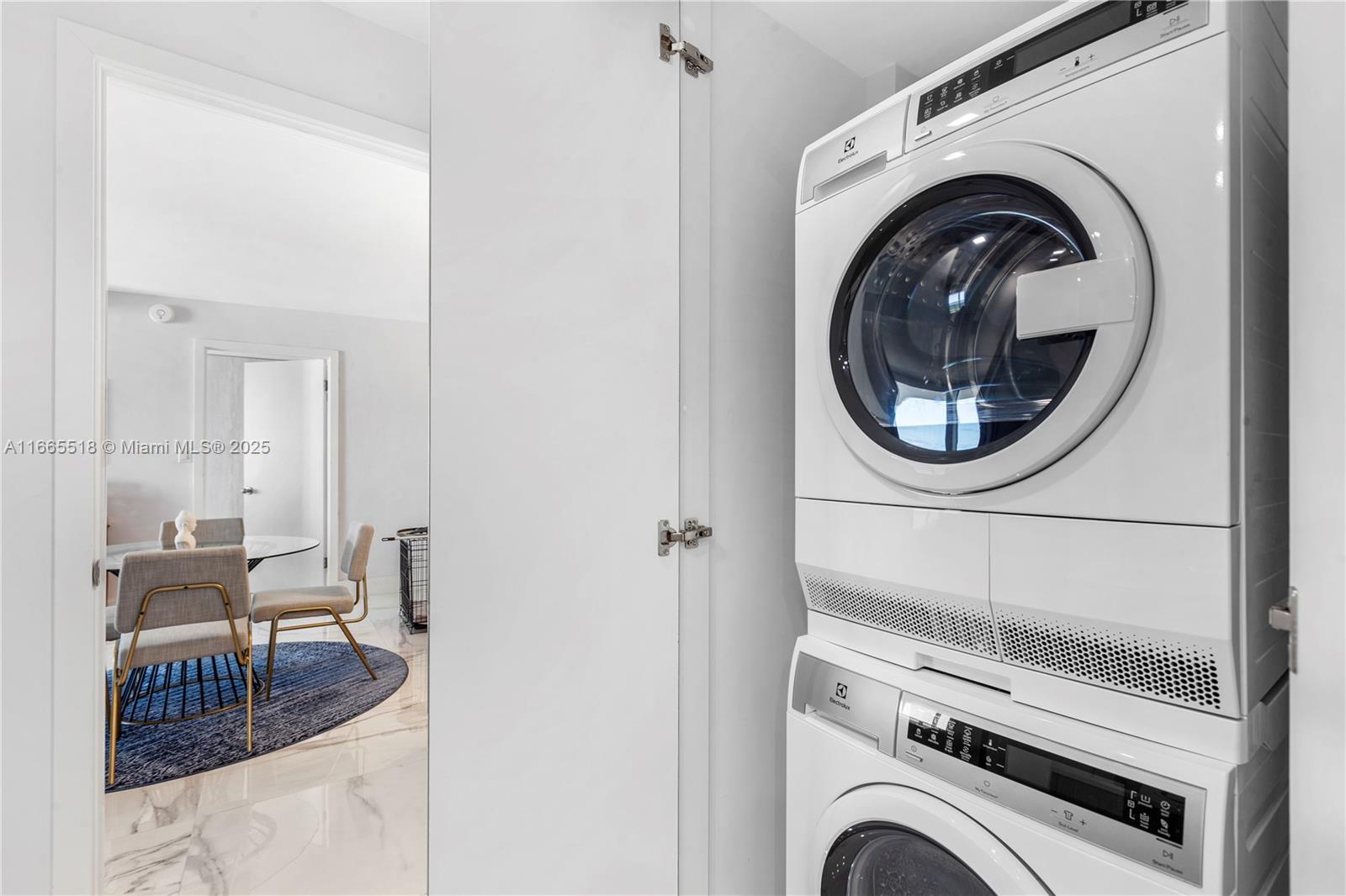 6039 Collins Ave # 1527