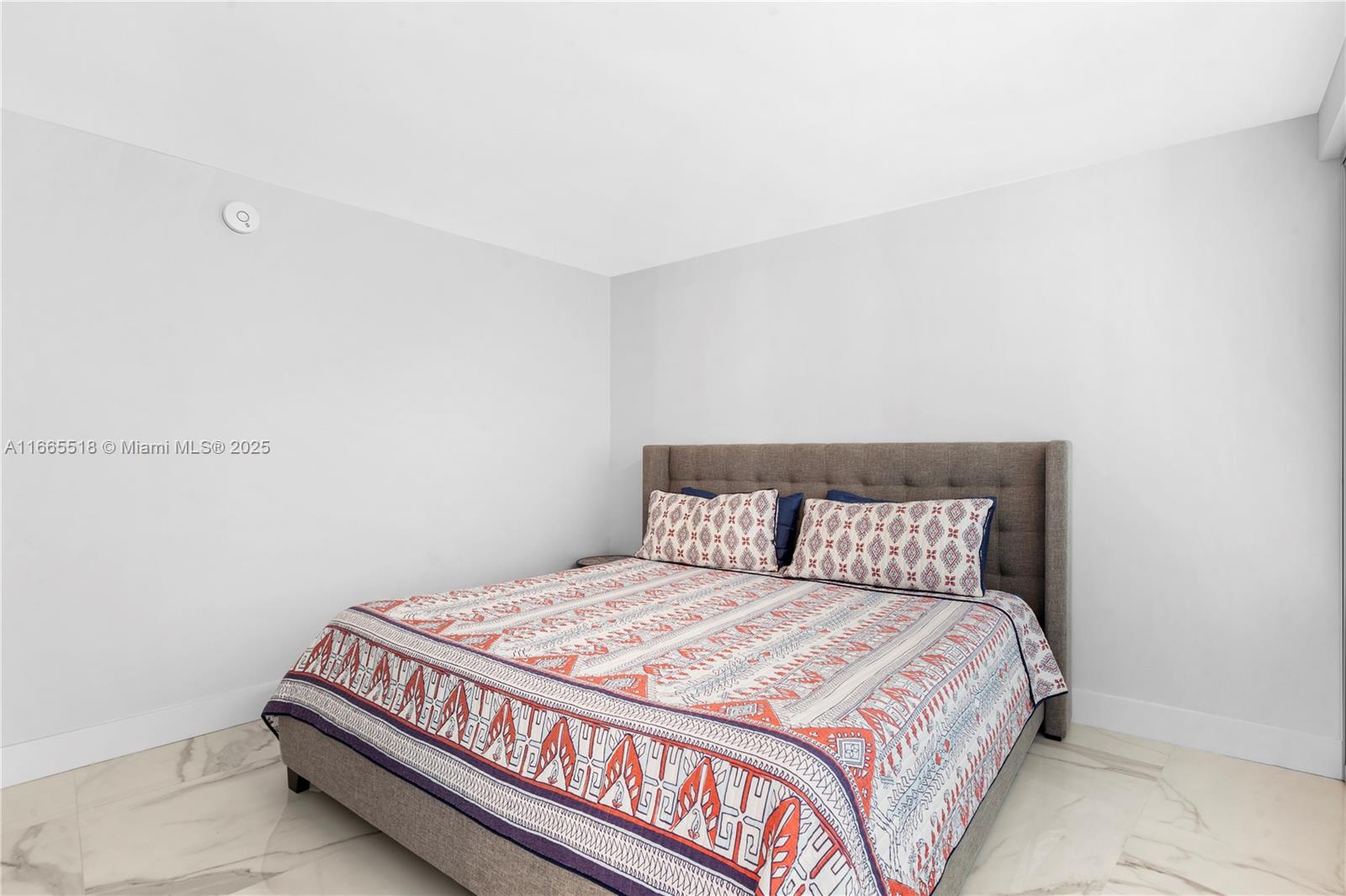 6039 Collins Ave # 1527