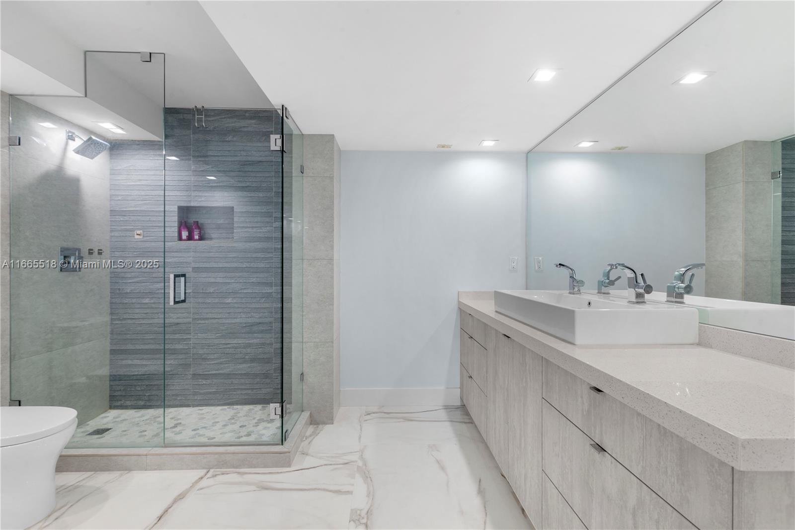 6039 Collins Ave # 1527