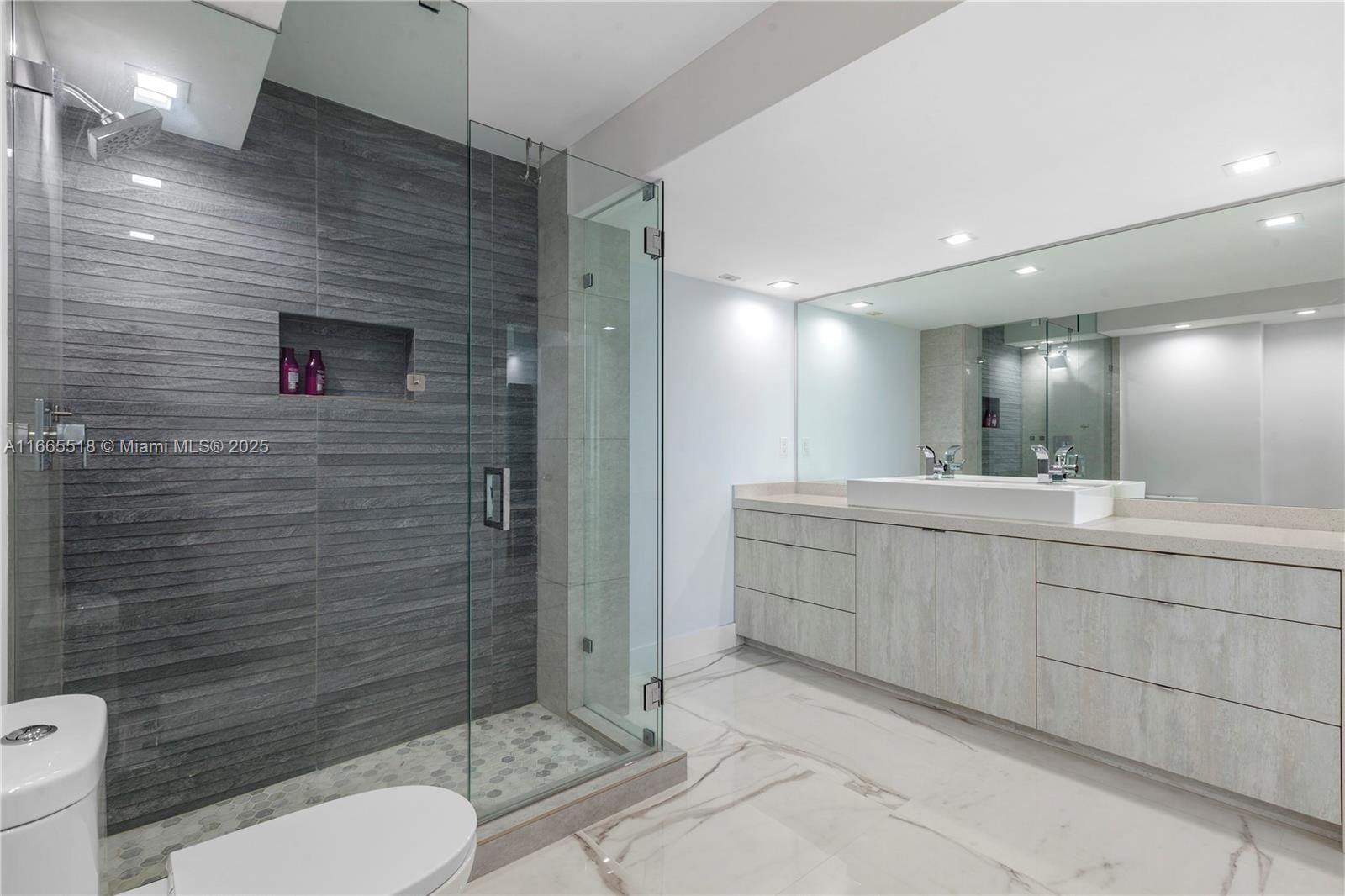 6039 Collins Ave # 1527