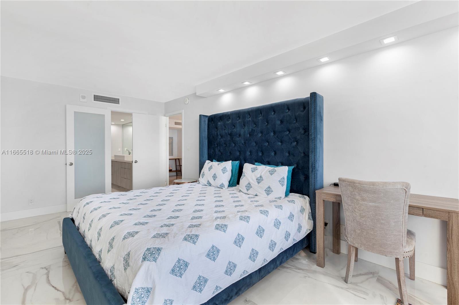 6039 Collins Ave # 1527