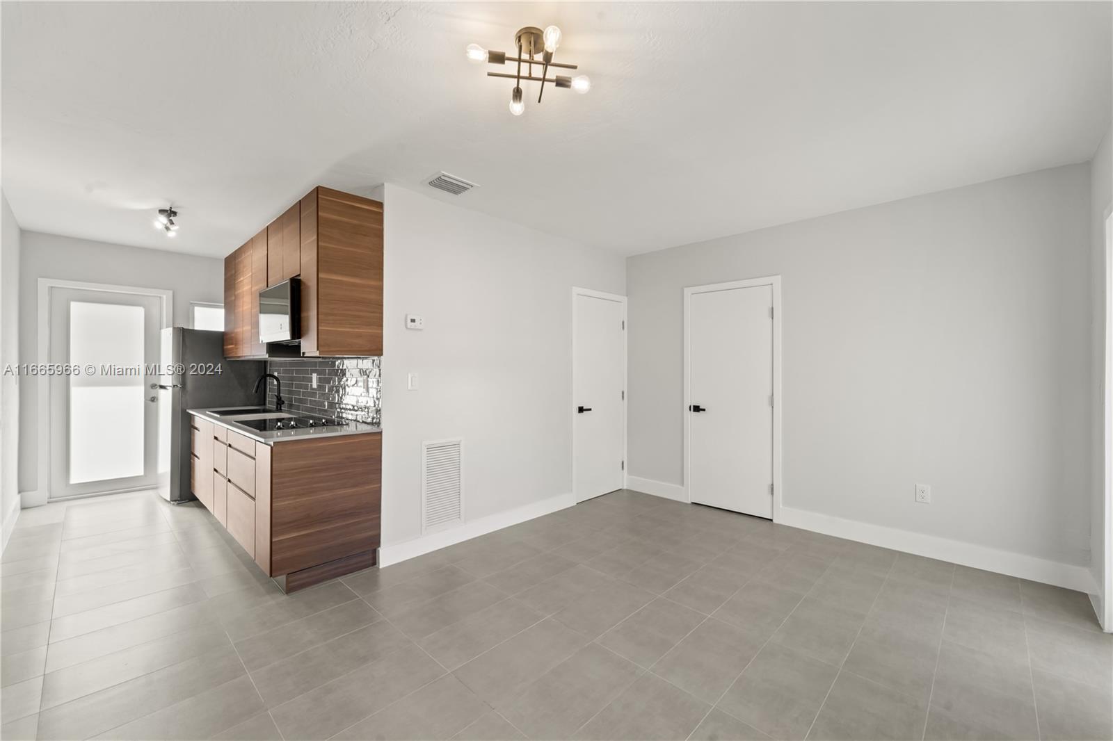 3502 SW 25th St Unit: FRONT