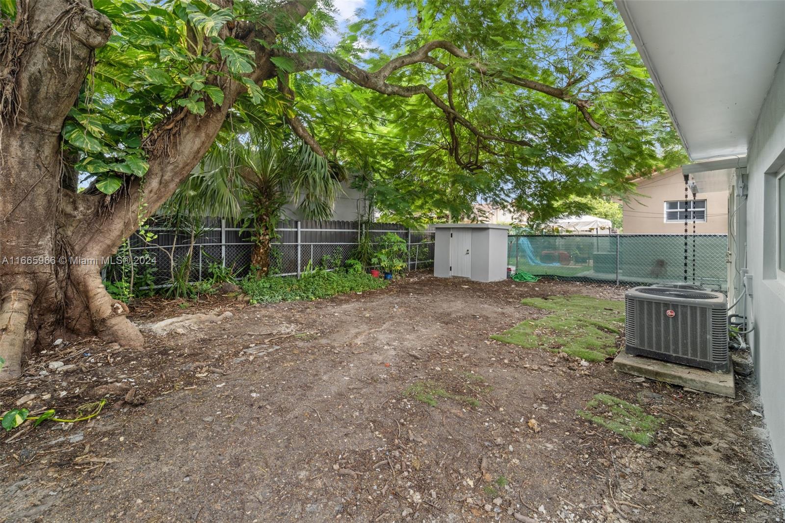 3502 SW 25th St Unit: FRONT
