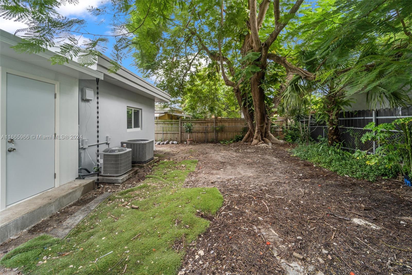 3502 SW 25th St Unit: FRONT